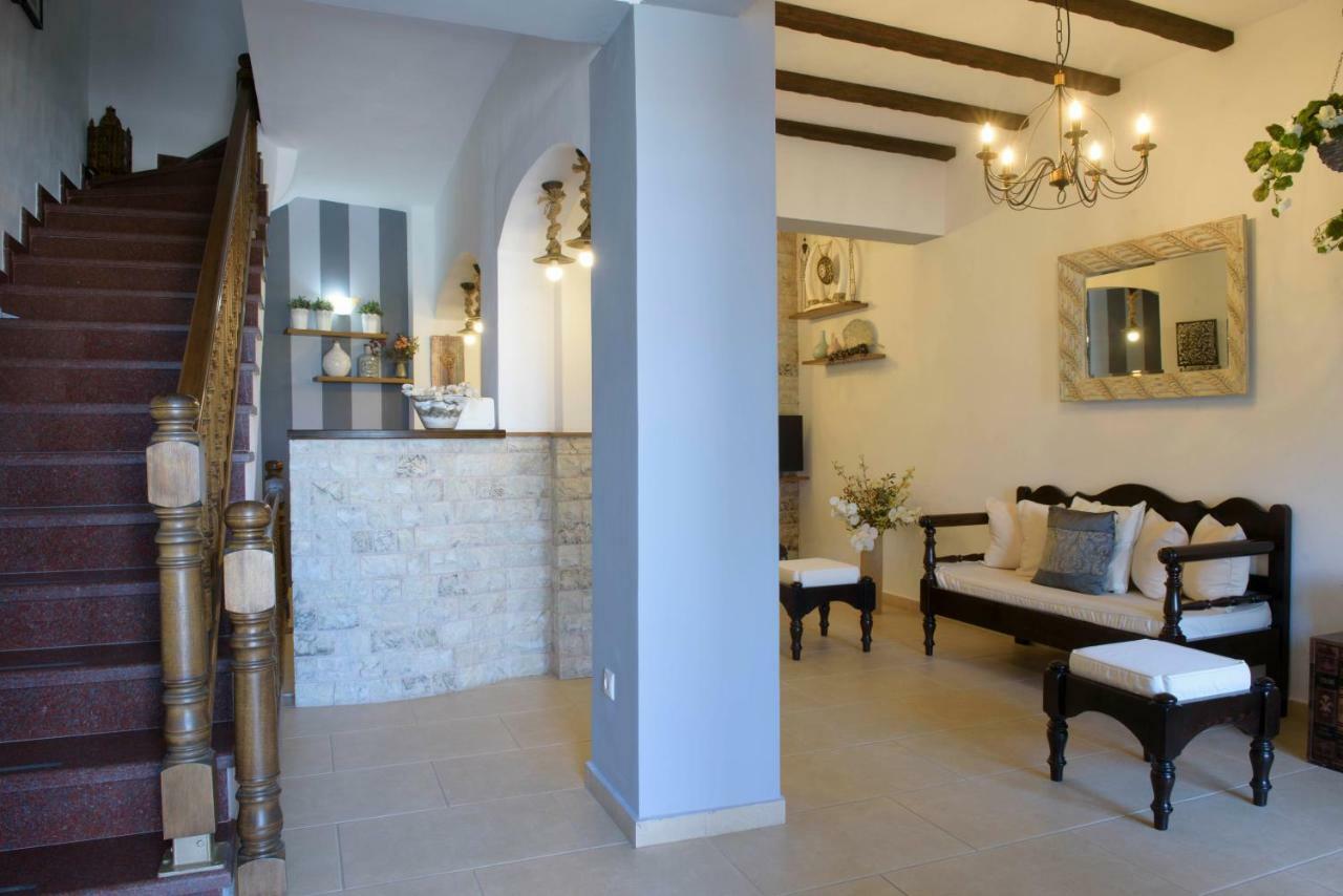 Apart Boutique Giorgos Амолиани Интерьер фото